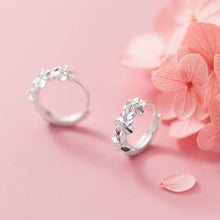 将图片加载到图库查看器,SLUYNZ 925 Sterling Silver Plumeria Flowers Hoop Earrings for Women Teen Girls Flowers Small Huggie Hoop Earrings