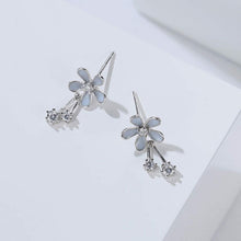 将图片加载到图库查看器,SLUYNZ 925 Sterling Silver Daisy Earrings Studs for Women Teen Girls Pretty Flowers Earrings
