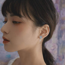 将图片加载到图库查看器,SLUYNZ 925 Sterling Silver Daisy Earrings Studs for Women Teen Girls Pretty Flowers Earrings