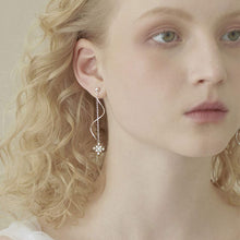 将图片加载到图库查看器,SLUYNZ 925 Sterling Silver Snowflake Dangle Earrings Chain for Women Teen Girls Snowflake Earrings Drop Earrings