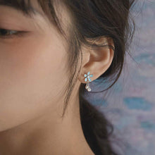 将图片加载到图库查看器,SLUYNZ 925 Sterling Silver Daisy Earrings Studs for Women Teen Girls Pretty Flowers Earrings