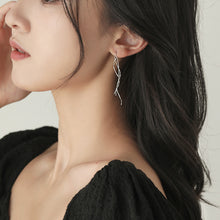 Load image into Gallery viewer, SLUYNZ 925 Sterling Silver Curve Threader Earrings Chain for Women Girls Wave Earring Dangle Earring Tassel