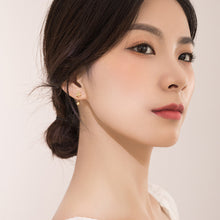 将图片加载到图库查看器,SLUYNZ 925 Sterling Silver Daisy Earrings Cuff Ball Studs for Women Teens Flower Cartilage Earrings Helix Piercing Half Hoop Earrings