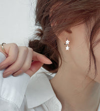 将图片加载到图库查看器,SLUYNZ 925 Sterling Silver Star Earrings Hoop for Womens Teens Girls Double Stars Drop Earrings Small Huggie Hoop Earrings Star Charms Earrings