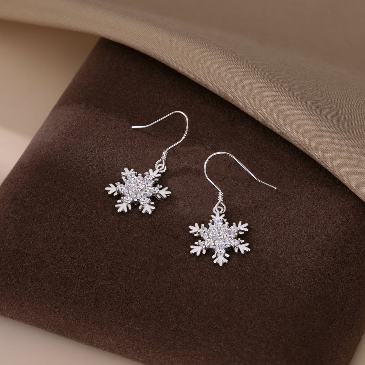SLUYNZ 925 Sterling Silver Sparkling CZ Snowflake Earrings Drop for Women Snowflake Dangle Earrings Christmas Gifts