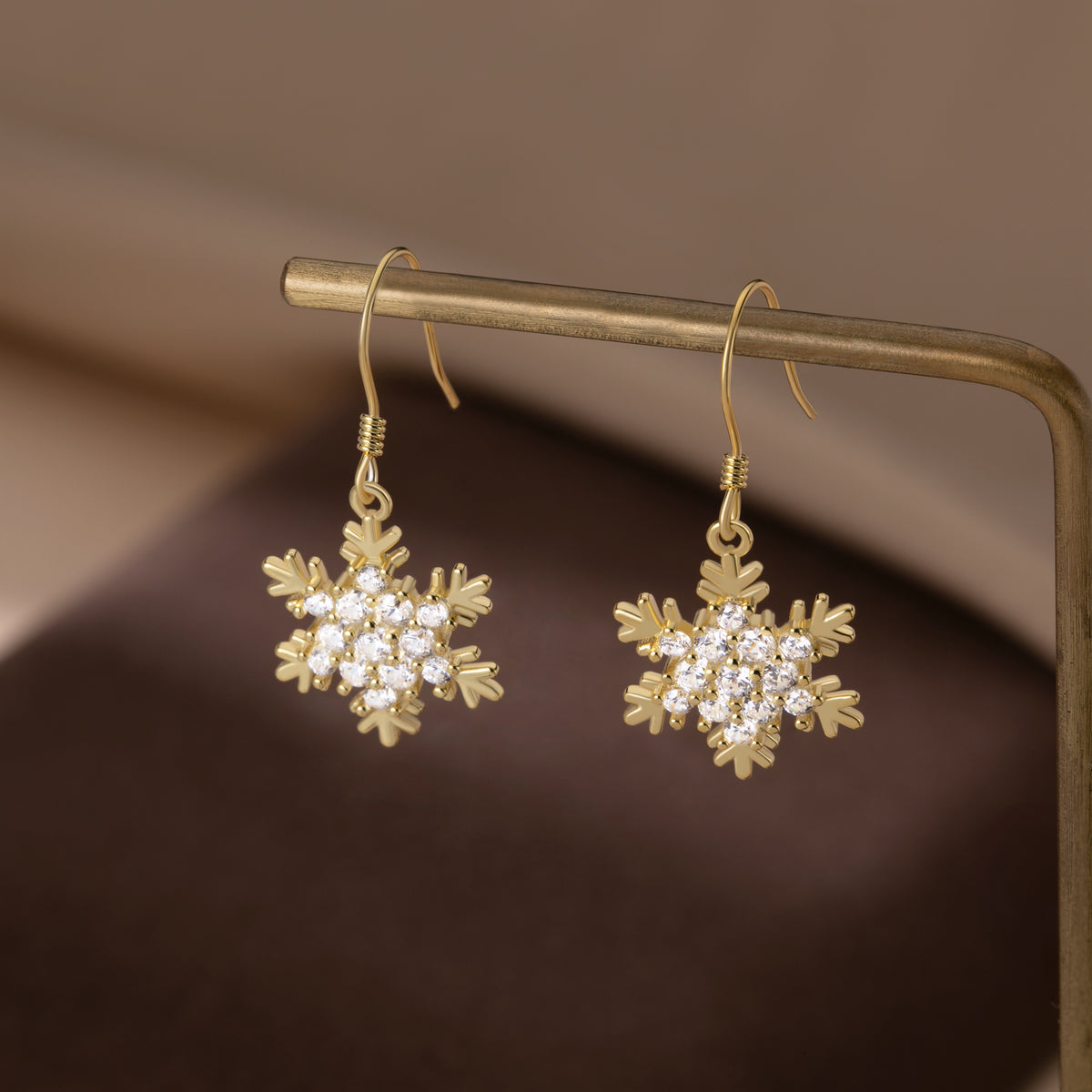 SLUYNZ 925 Sterling Silver Sparkling CZ Snowflake Earrings Drop for Women Snowflake Dangle Earrings Christmas Gifts