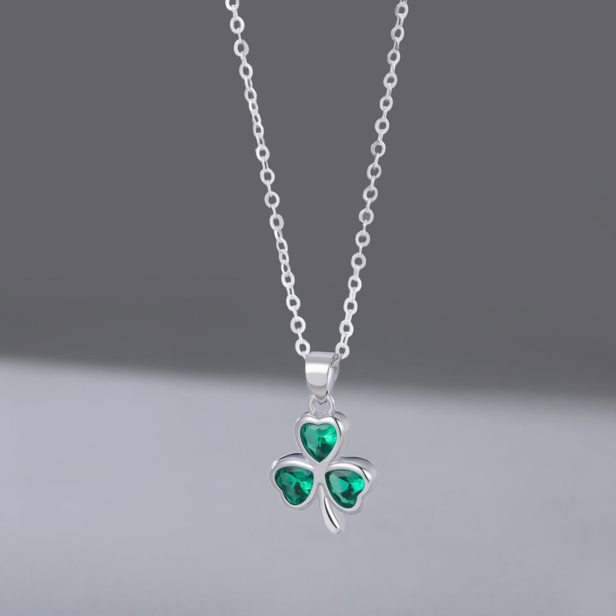 SLUYNZ 925 Sterling Silver Green Shamrock Choker Necklace for Women Teens Clover Pandant Necklace Chain