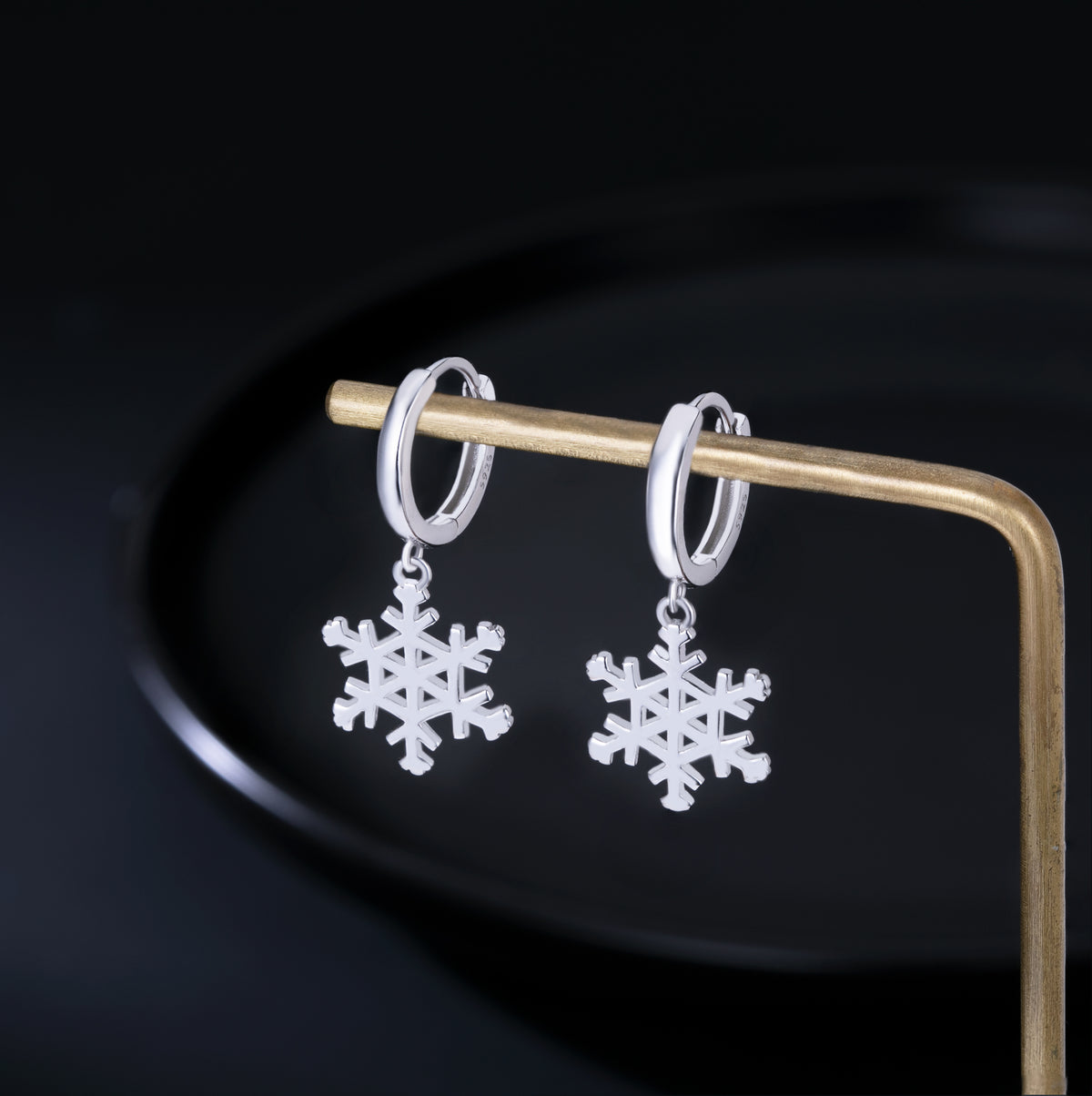 SLUYNZ 925 Sterling Silver Snowflake Hoop Earrings for Women Frozen Flower Hoop Earrings Winter Christmas Earrings
