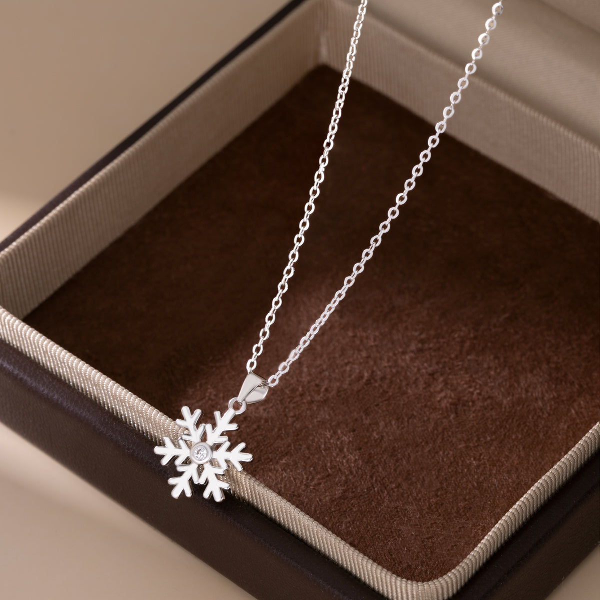 SLUYNZ 925 Sterling Silver CZ Snowflake Pendant Necklace Chain for Women Teens Girls Christmas Snowflake Necklace Winter