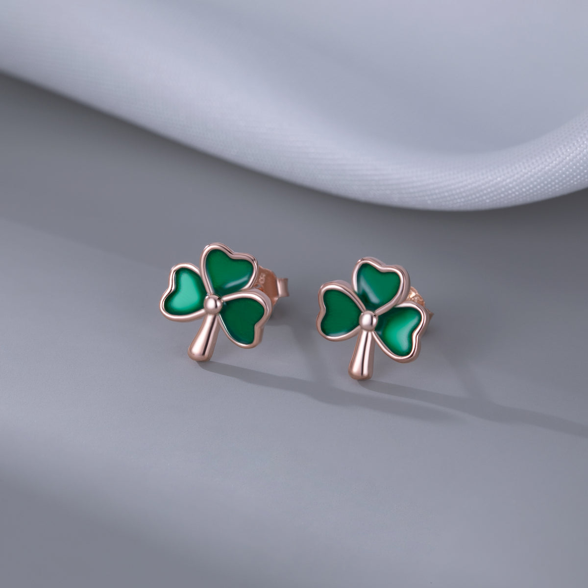 SLUYNZ 925 Sterling Silver Clover Stud Earrings for Women Teens Green Irish Shamrock Earrings Studs for St Patricks Day