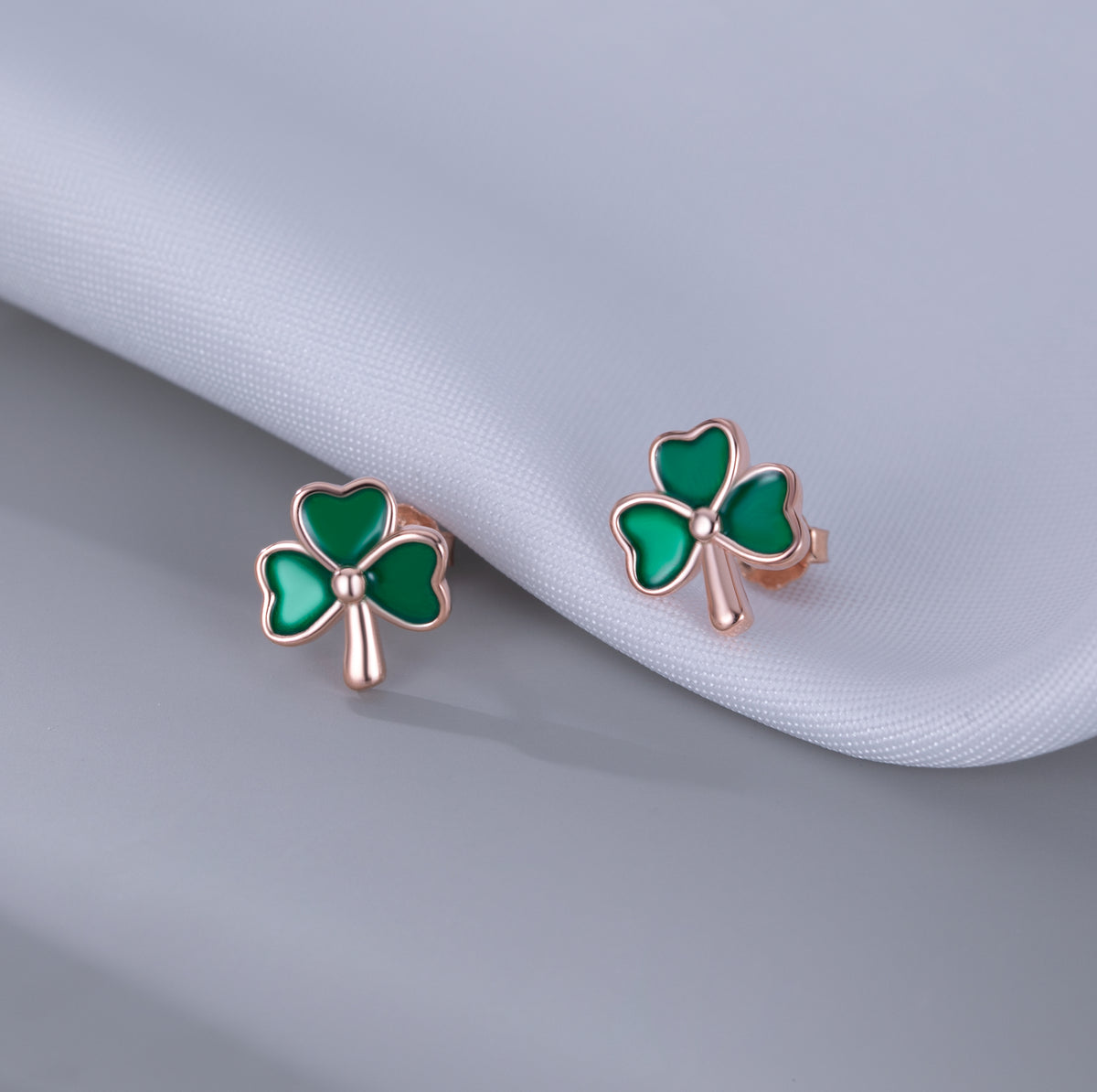 SLUYNZ 925 Sterling Silver Clover Stud Earrings for Women Teens Green Irish Shamrock Earrings Studs for St Patricks Day