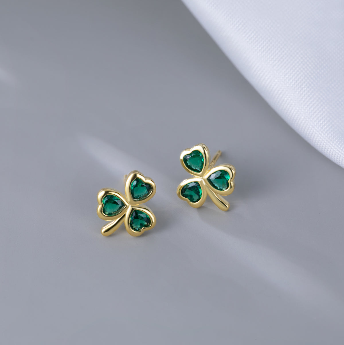 SLUYNZ 925 Sterling Silver Small Clover Earrings Stud for Women Teens Girls Lovely Green Shamrock Studs Earrings for St. Patrick's Day Spring Earrings