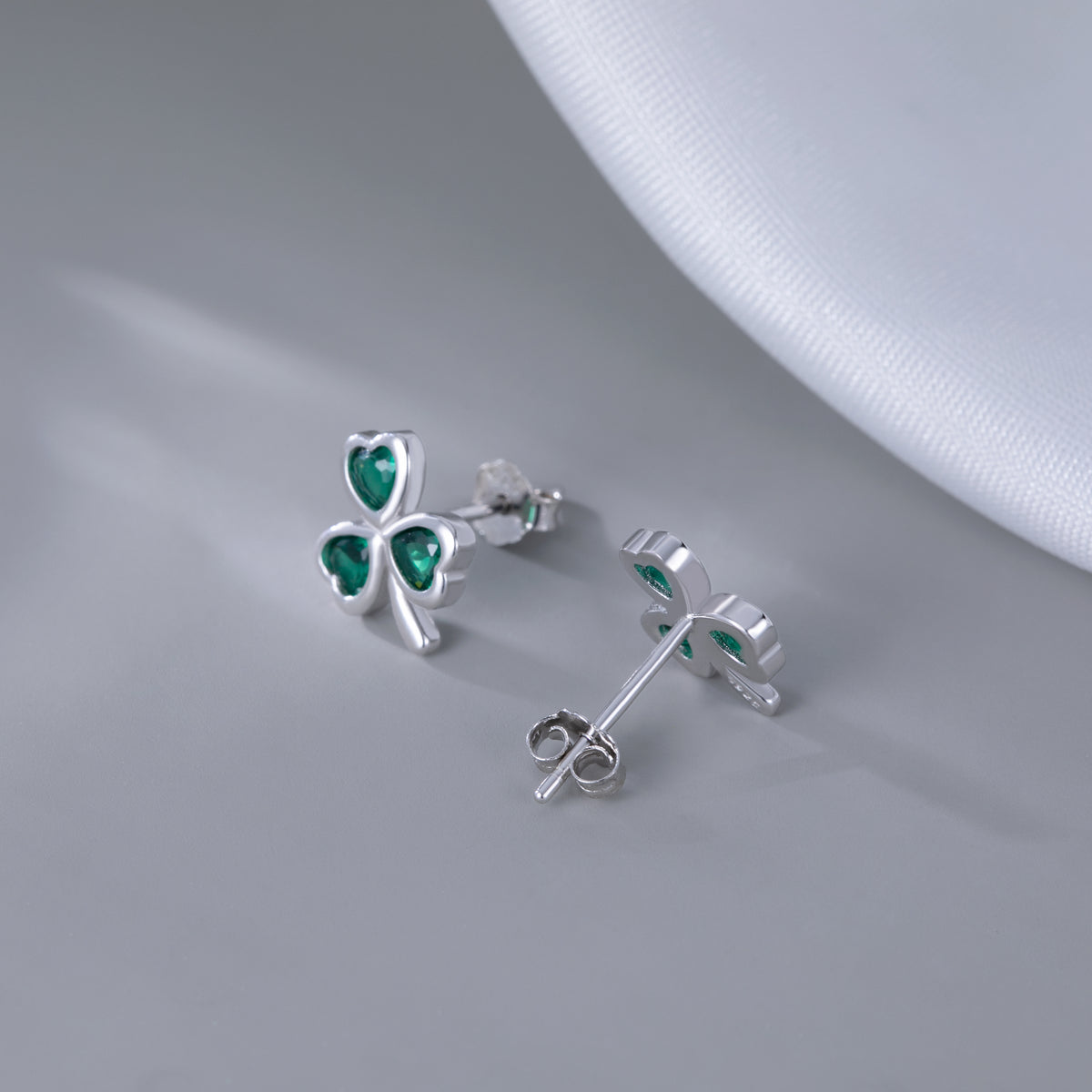 SLUYNZ 925 Sterling Silver Small Clover Earrings Stud for Women Teens Girls Lovely Green Shamrock Studs Earrings for St. Patrick's Day Spring Earrings