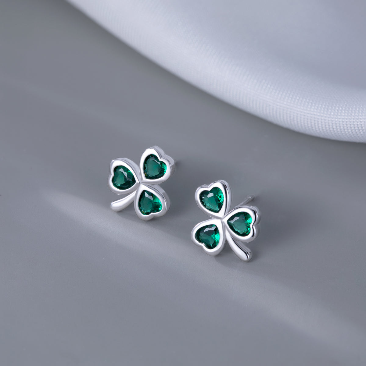SLUYNZ 925 Sterling Silver Small Clover Earrings Stud for Women Teens Girls Lovely Green Shamrock Studs Earrings for St. Patrick's Day Spring Earrings