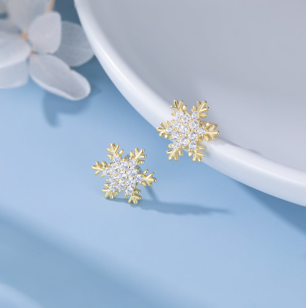 SLUYNZ Sterling Silver Small CZ Snowflake Earrings Stud for Women Teens Christmas Snowflake Stud Earrings Winter Holiday Earrings