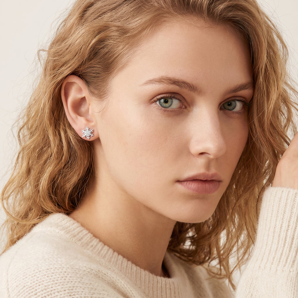 SLUYNZ Sterling Silver Small CZ Snowflake Earrings Stud for Women Teens Christmas Snowflake Stud Earrings Winter Holiday Earrings