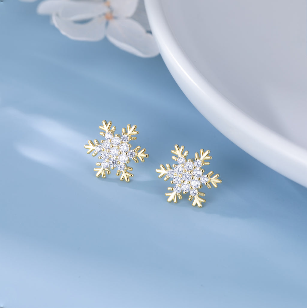 SLUYNZ Sterling Silver Small CZ Snowflake Earrings Stud for Women Teens Christmas Snowflake Stud Earrings Winter Holiday Earrings