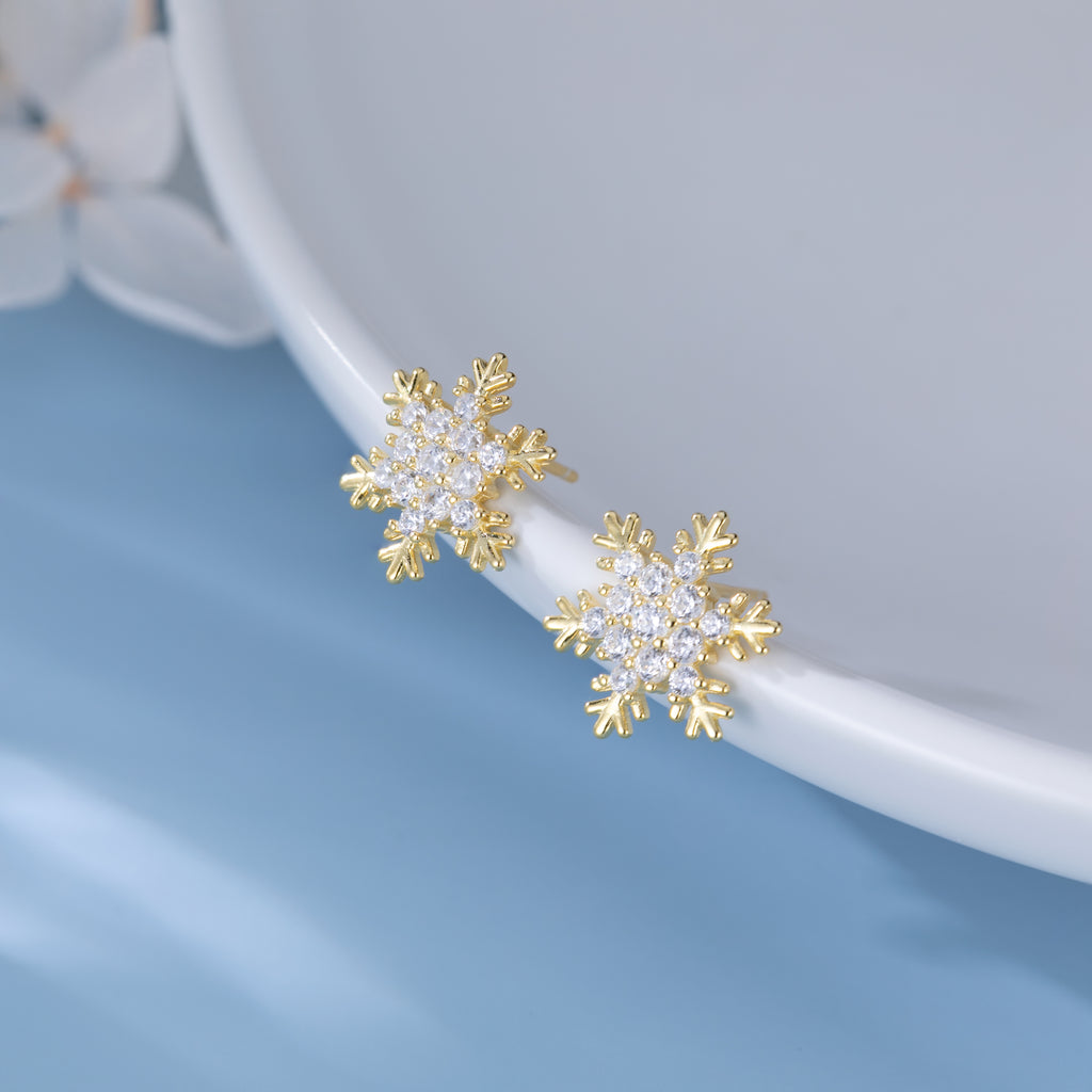 SLUYNZ Sterling Silver Small CZ Snowflake Earrings Stud for Women Teens Christmas Snowflake Stud Earrings Winter Holiday Earrings