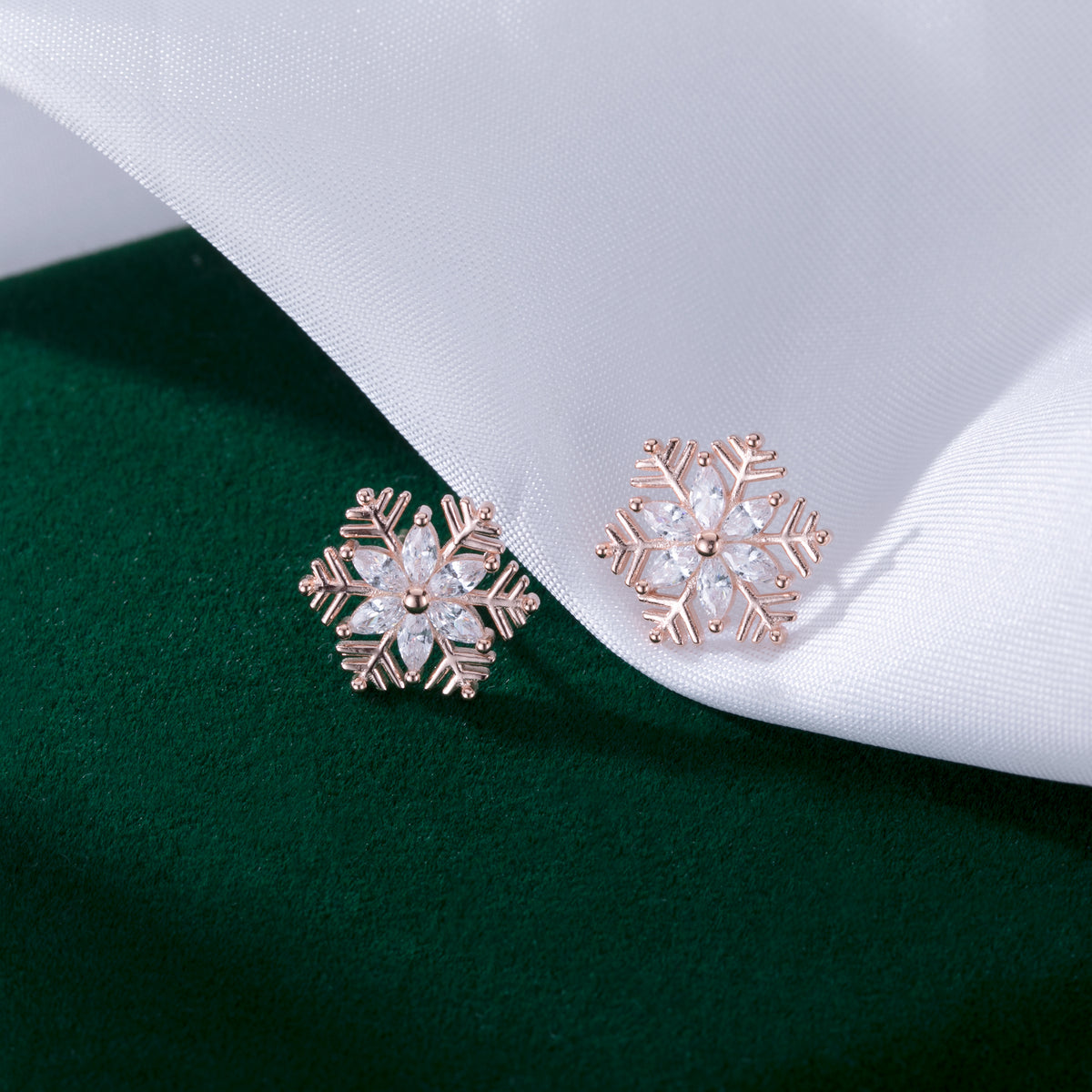 SLUYNZ 925 Sterling Silver CZ Snowflake Earrings Studs for Women Teen Girls Shiny Snowflake Studs Earrings