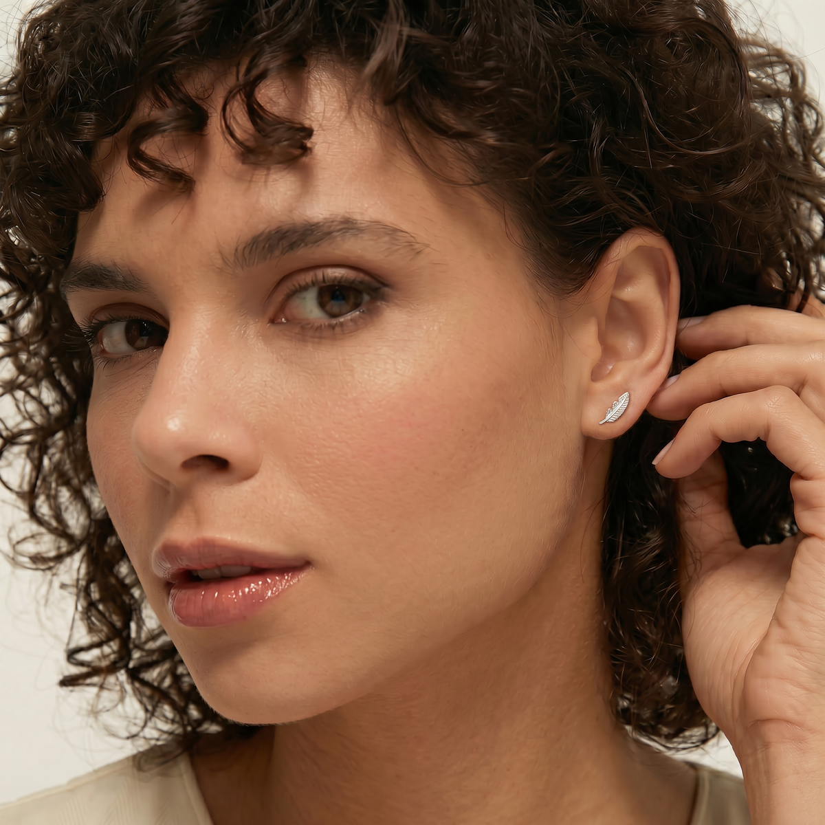SLUYNZ 925 Sterling Silver Feather Studs Earrings for Women Girls Leaf Studs Earrings Small Earrings Tiny Studs