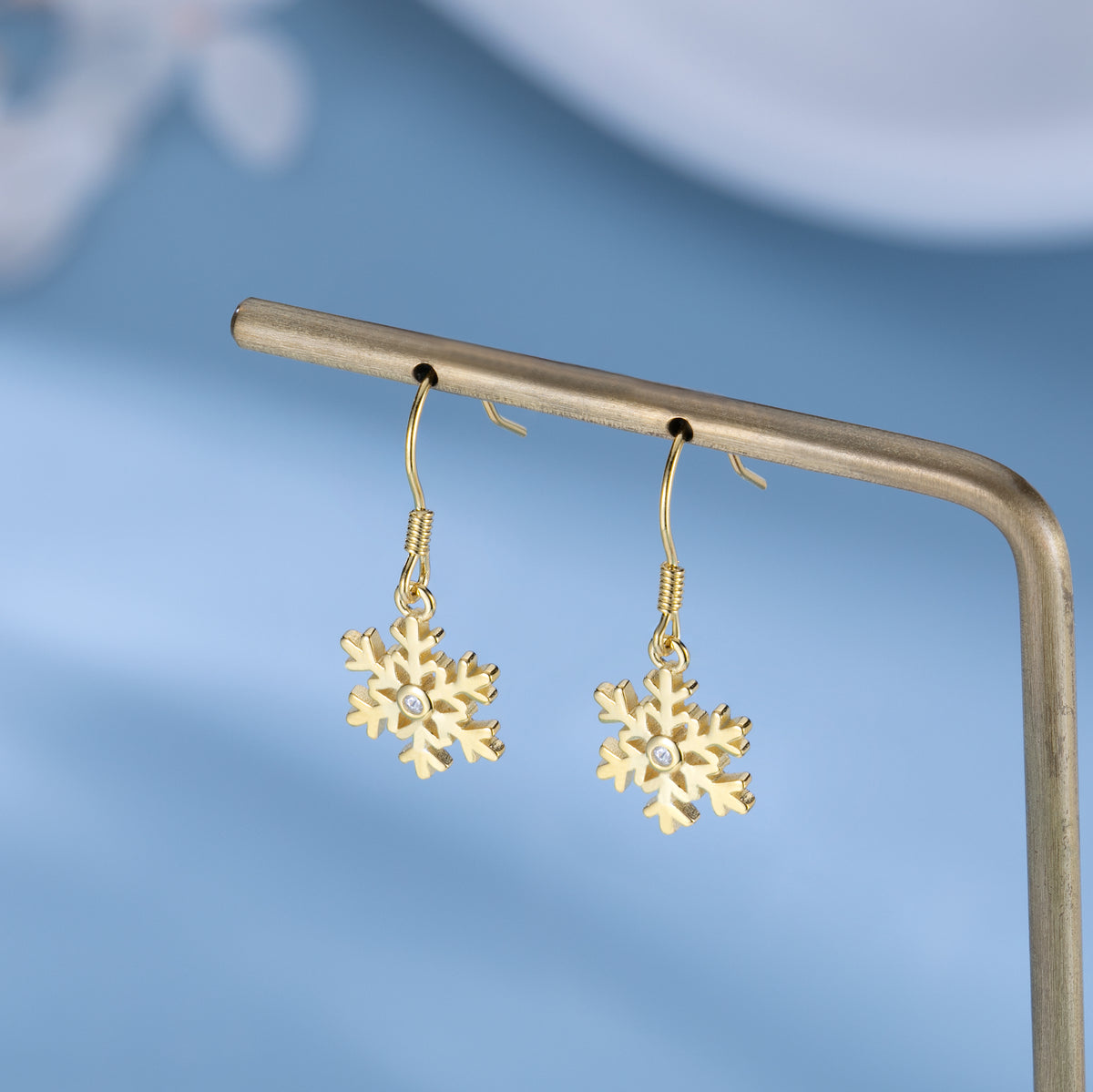 SLUYNZ 925 Sterling Silver Snowflake Earrings Drop for Women Teen Girls Small Snowflake Dangle Earrings