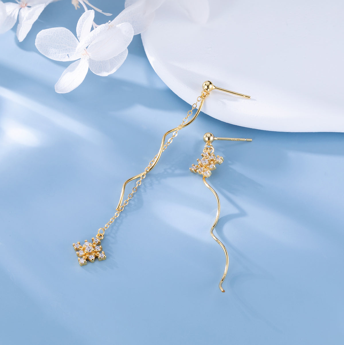 SLUYNZ 925 Sterling Silver Snowflake Dangle Earrings Chain for Women Teen Girls Snowflake Earrings Drop Earrings