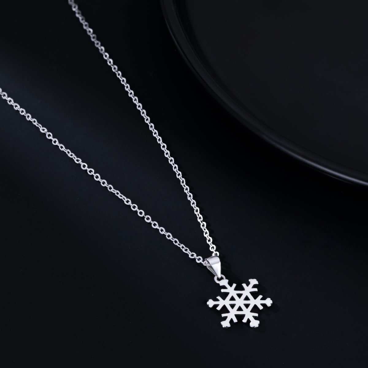 SLUYNZ 925 Sterling Silver Snowflake Necklace Pendant for Women Teens Winter Snowflake Chain Necklace Choker Christmas Gifts