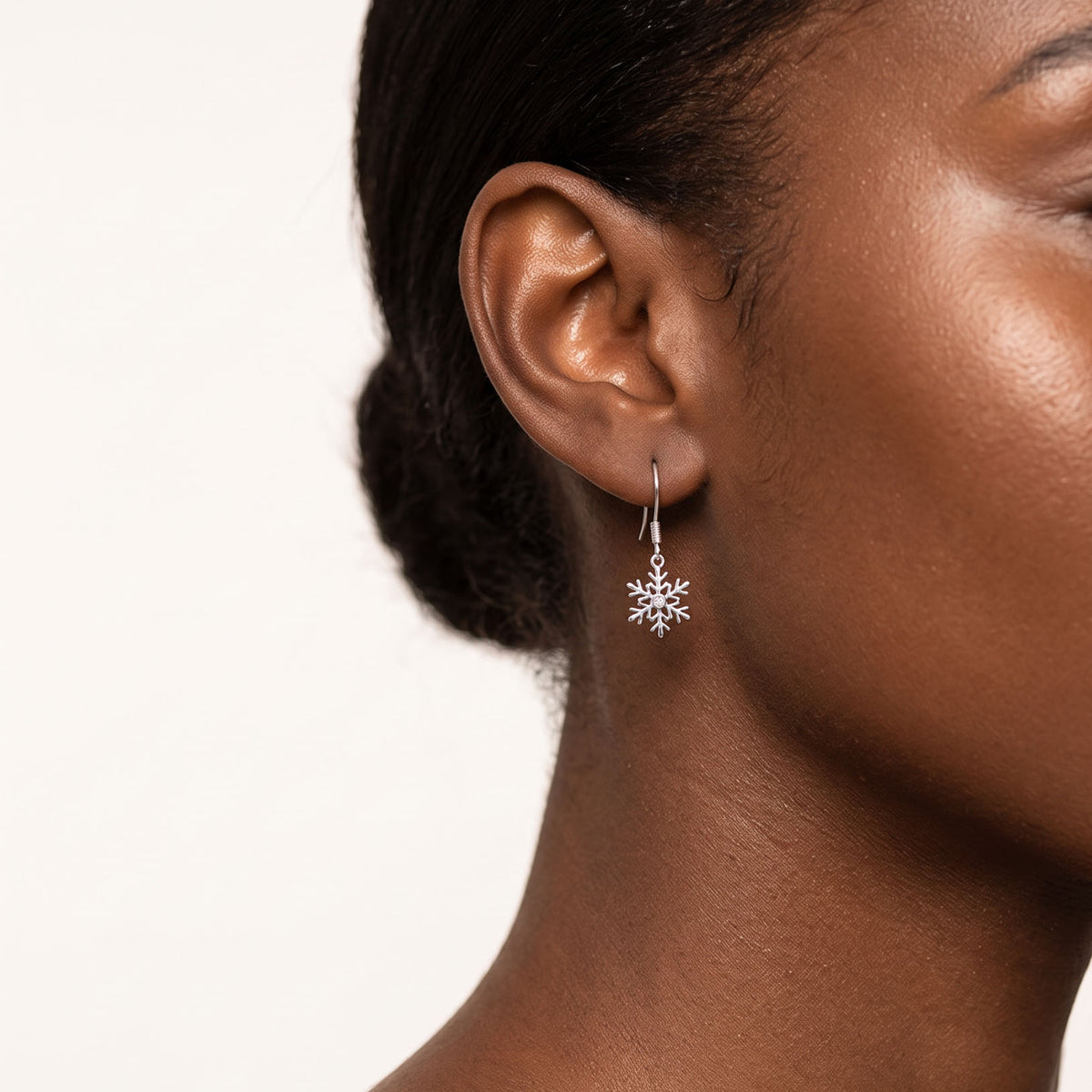 SLUYNZ 925 Sterling Silver Snowflake Earrings Drop for Women Teen Girls Small Snowflake Dangle Earrings