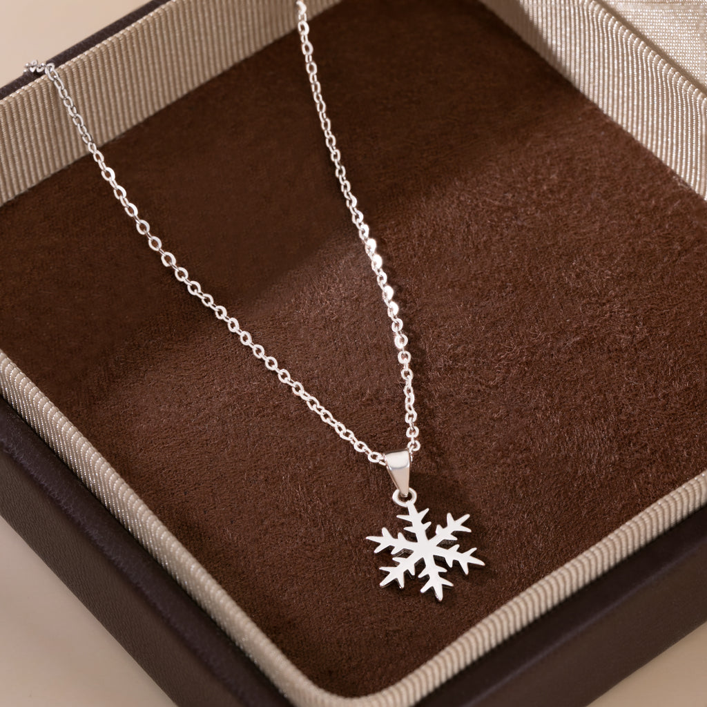 SLUYNZ 925 Sterling Silver Christmas Snowflake Pendant Necklace Chain for Women Teens Girls Snowflake Choker Necklace Winter