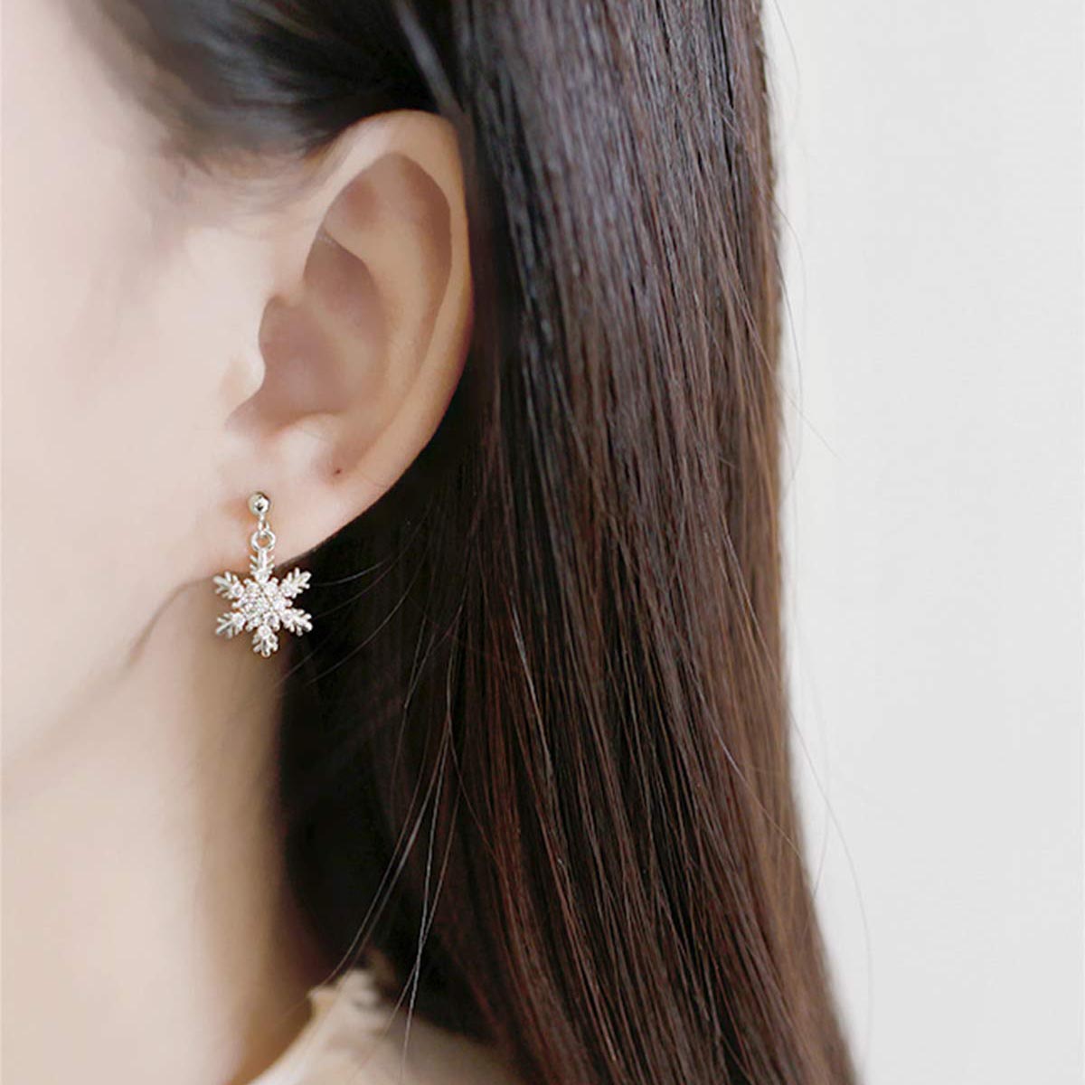 SLUYNZ 925 Sterling Silver Sparkling CZ Snowflake Studs Earrings for Women Teen Girls Snowflake Earrings