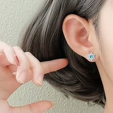 将图片加载到图库查看器，SLUYNZ 925 Sterling Silver Sparkling Blue Crystal Snowflake Studs Earrings for Women Teen Girls Cute Snowflake Earrings
