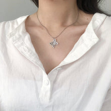 将图片加载到图库查看器，SLUYNZ Retro Big Butterfly Pendant Necklace for Women Teen Girls 925 Sterling Silver Delicate Butterfly Necklace
