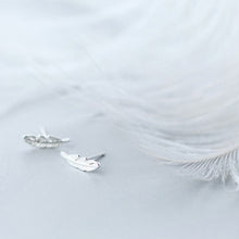 将图片加载到图库查看器，SLUYNZ Genuine 925 Sterling Silver Tiny Feather Studs Earrings for Women Teen Girls Sterling Silver Studs Earrings
