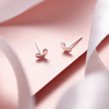 将图片加载到图库查看器，SLUYNZ 925 Sterling Silver Tiny Heart Studs Earrings for Women Teen Girls Small Heart Earrings Studs

